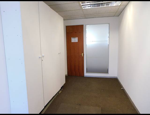 873M² OFFICE TO LET IN CRAIGHALL